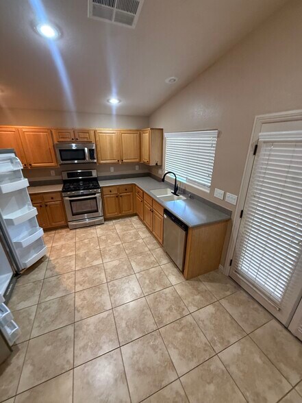 Building Photo - 4420 Meadowlark Wing Way