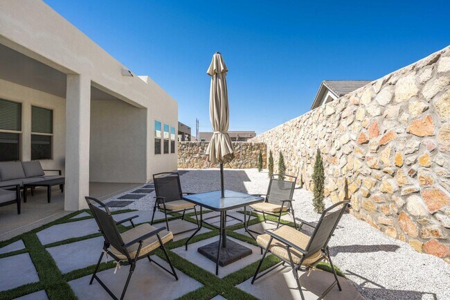 Building Photo - 3865 Jericho St