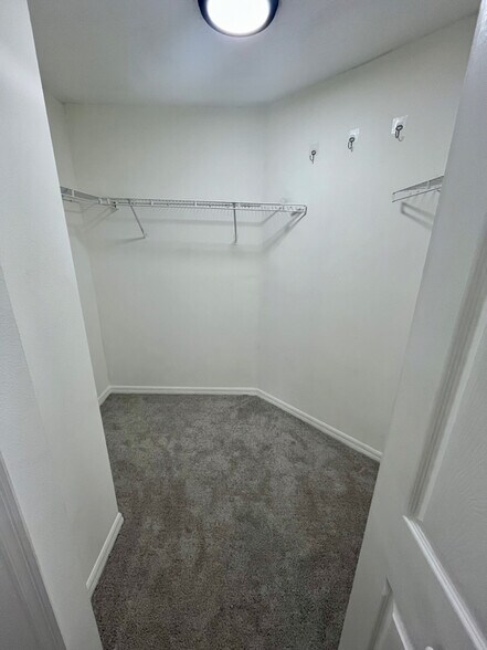 Building Photo - 2320 Stone Abbey Blvd