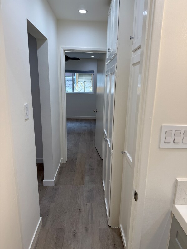 Building Photo - 2140 Beachwood Dr