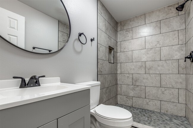 Building Photo - 6038 Glenhurst Dr