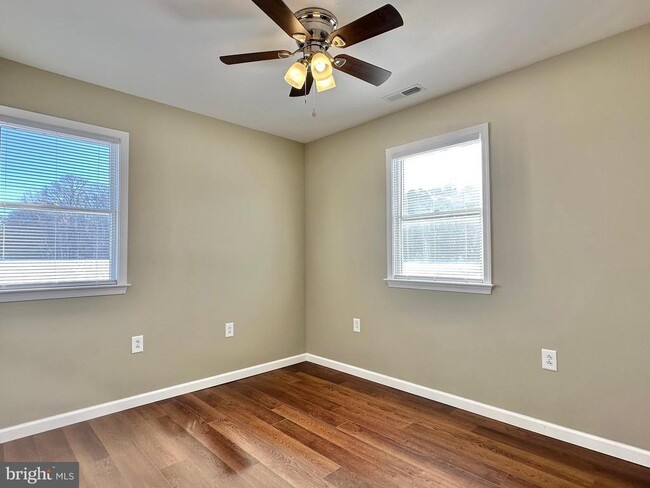 Building Photo - 10350 N Claiborne Rd