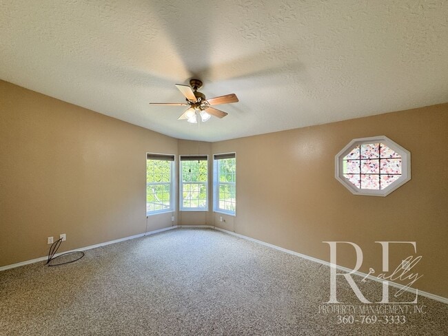 Building Photo - Your Private Getaway In Bremerton