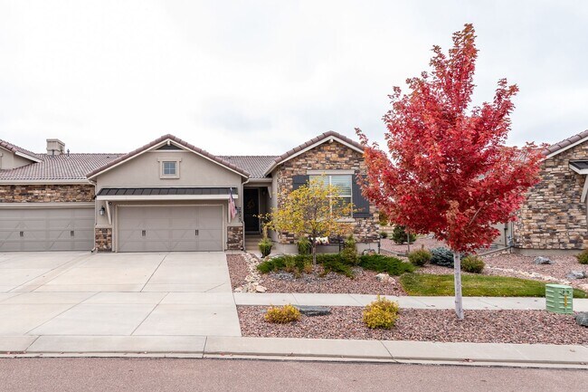 Building Photo - Stunning Flying Horse Patio Home with Stunning Views!!