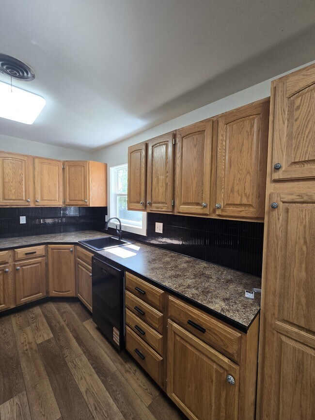 Building Photo - 1121 Luther E