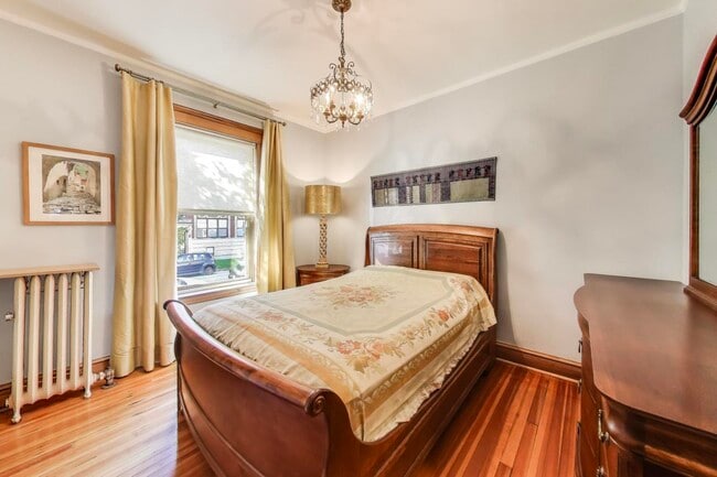 Building Photo - 4200 N Hermitage Ave