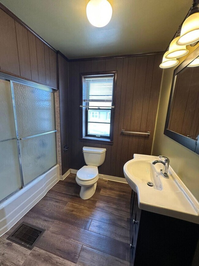 Building Photo - 1701 Broadway