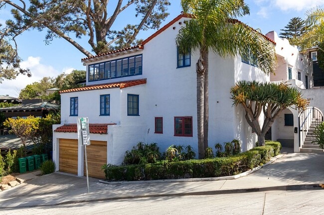 Building Photo - 1311 Cave St