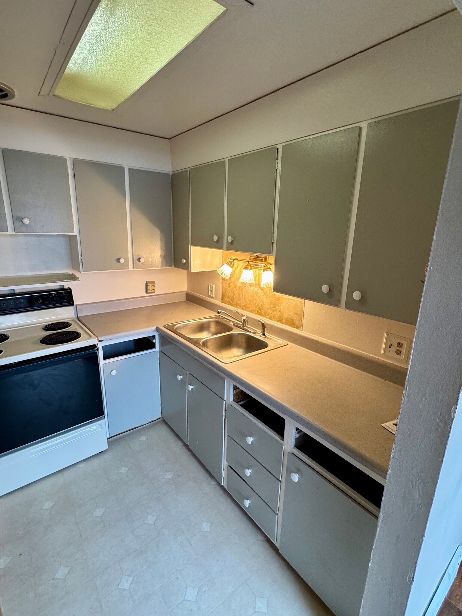 Kitchen - 2059 N 250 W