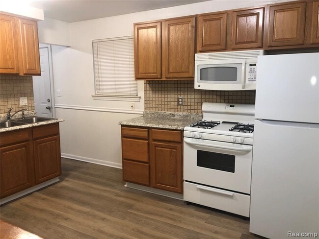 Building Photo - 18633 Negaunee