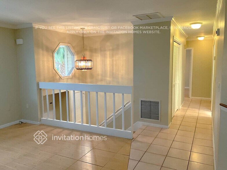 Building Photo - 821 Riverside Dr