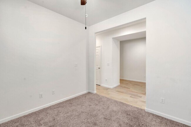 Building Photo - MOVE IN READY!! 3 BEDROOM 2 BATH HOME