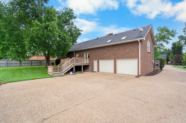 Building Photo - 105 Walnut Ct
