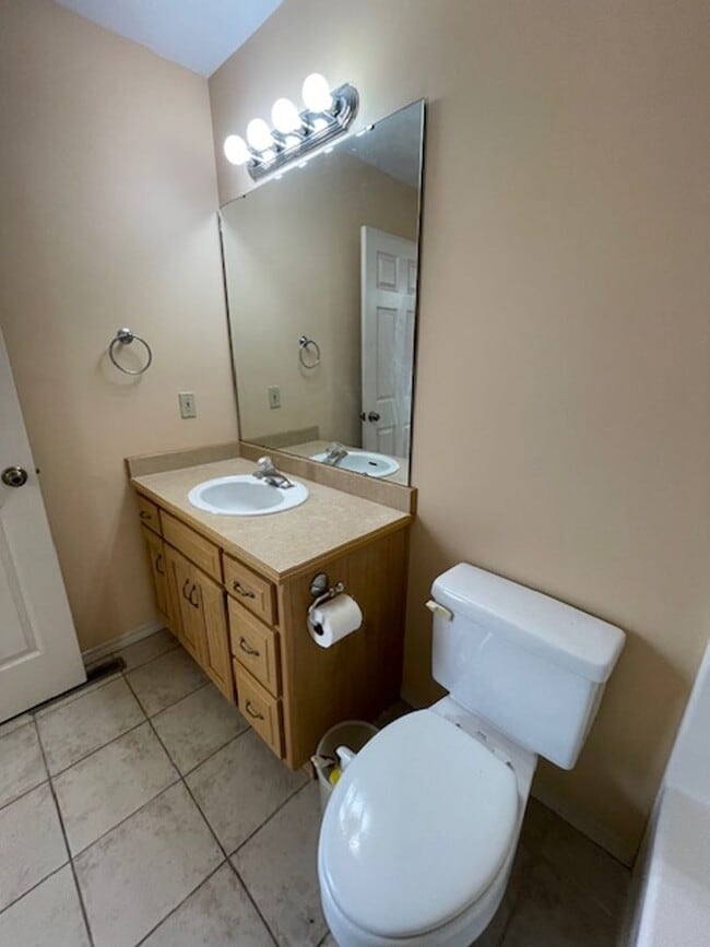 Building Photo - 4 Bedroom Home in SE Springfield!