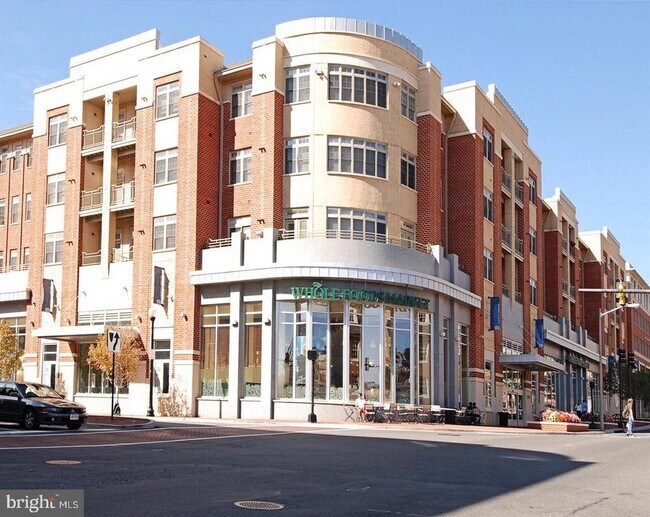 Building Photo - 1250 S Washington St