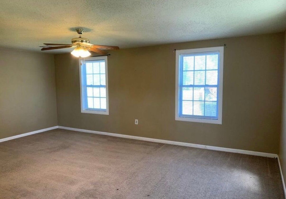 Building Photo - 1003 School St