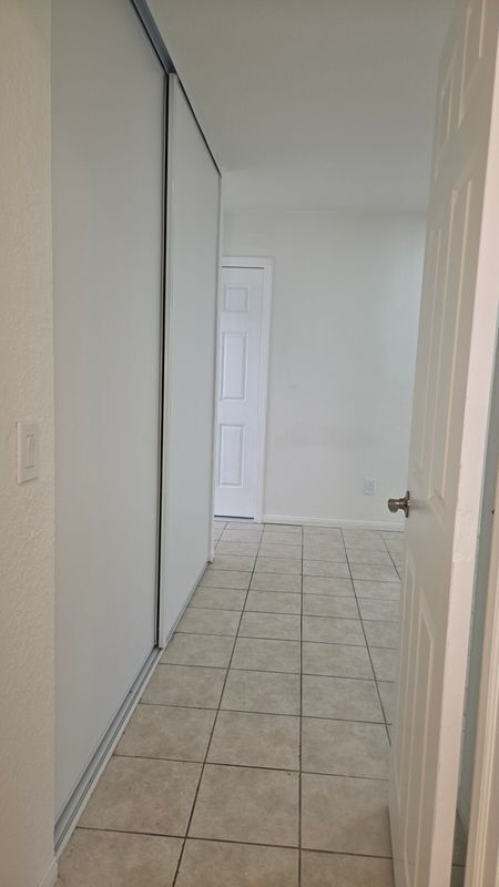 Building Photo - 892 Robin Dr