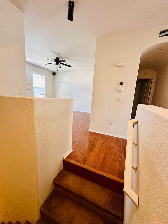 Building Photo - Luxury Tri-Level Townhome 2bd 2.5bth w Bon...