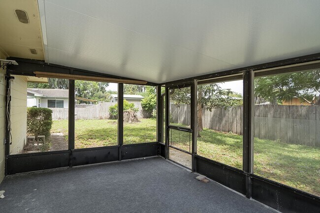 Building Photo - 494 Romano St