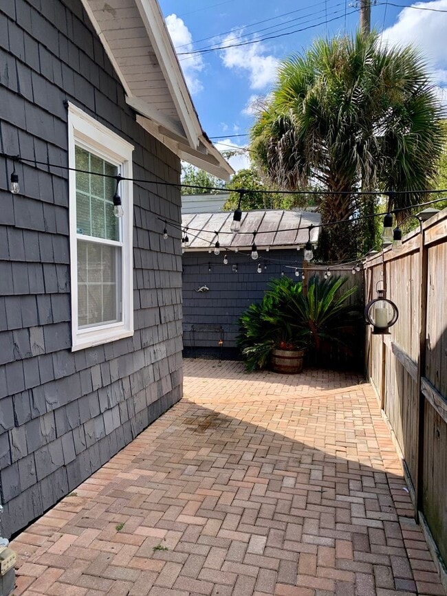 Building Photo - Beautiful Bungalow in Baldwin Park