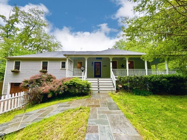 Building Photo - Beautifully renovated 4BR/3BA rambler with wraparound porch and garage