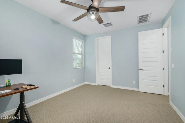 Building Photo - 1171 E Armstrong Wy