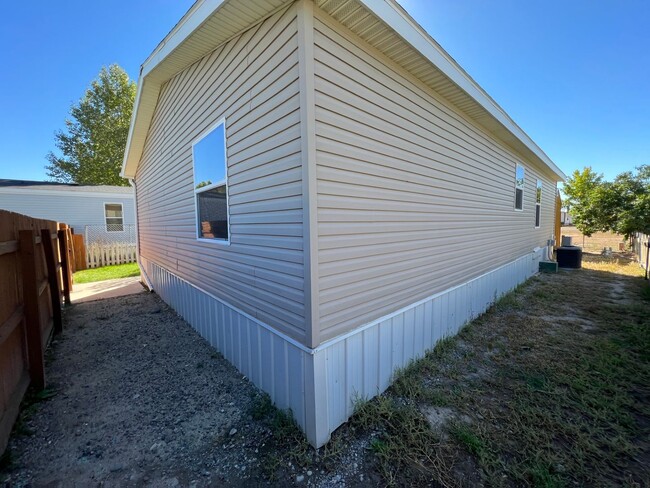 Building Photo - 3 Bedroom 2 Bath Modular Home with Many Amenities & Storage Shed
