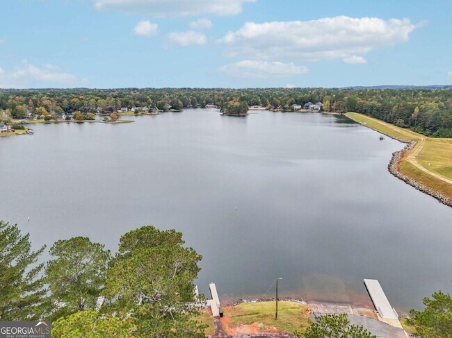 Building Photo - 7379 N Mitchell Ct