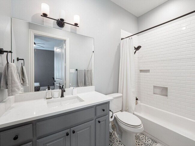 Building Photo - open concept 4bd - rent to own