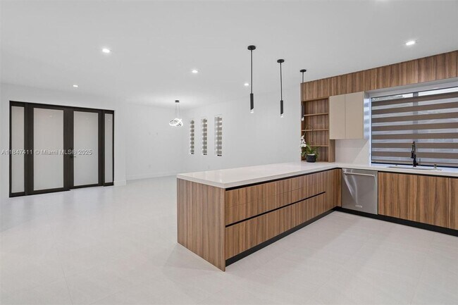 Building Photo - 917 SW 78th Pl