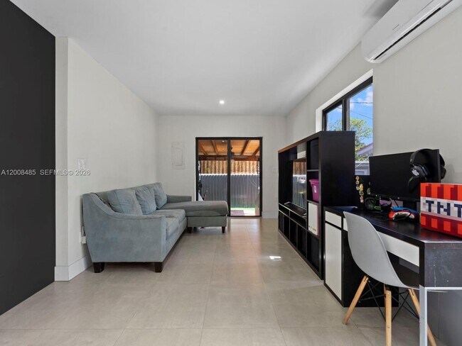 Building Photo - 252 E 36th St