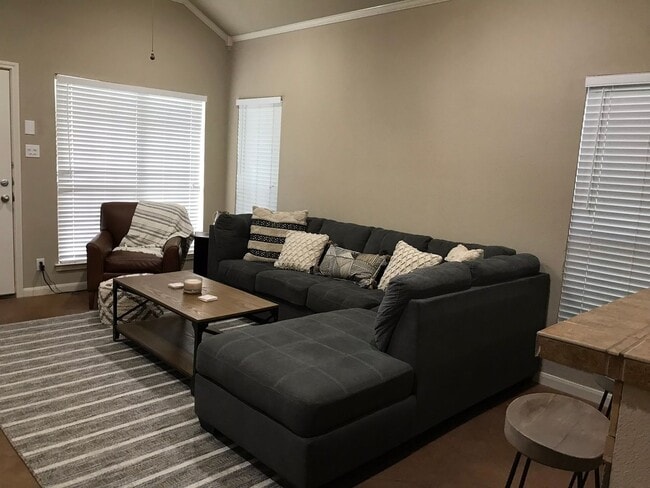 Building Photo - Charming 4/3 House Near Baylor!