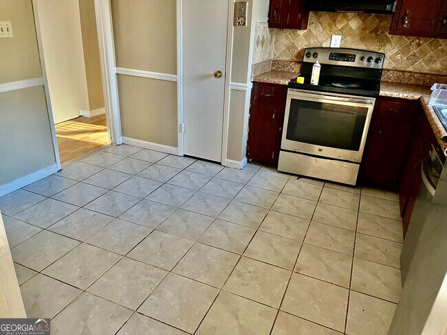 Building Photo - 152 Rountree Rd