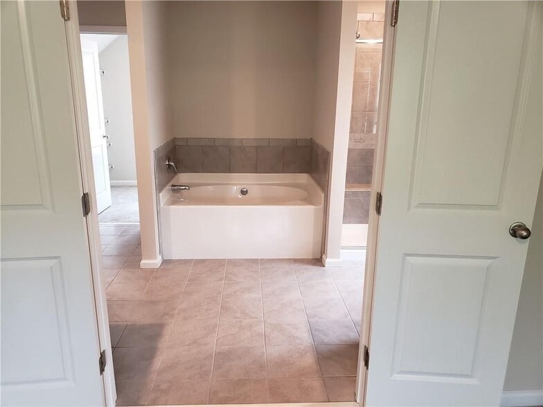 Building Photo - 6056 Fair Winds Cv