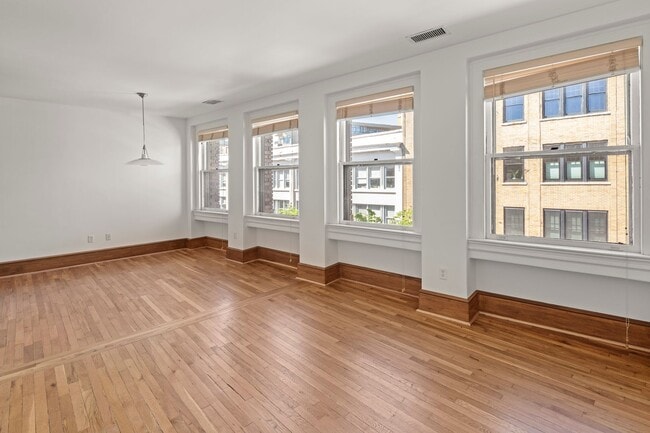 Building Photo - 55 1/2 Haywood St, Apt 3B