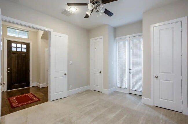 Building Photo - Stunning 3BR/3.5BA David Weekley Former Mo...