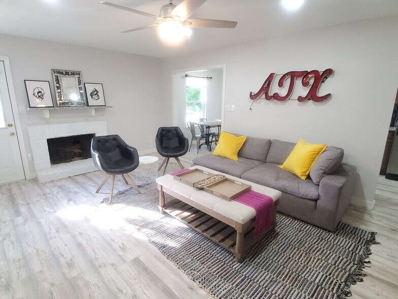 Building Photo - 2501 Parker Ln