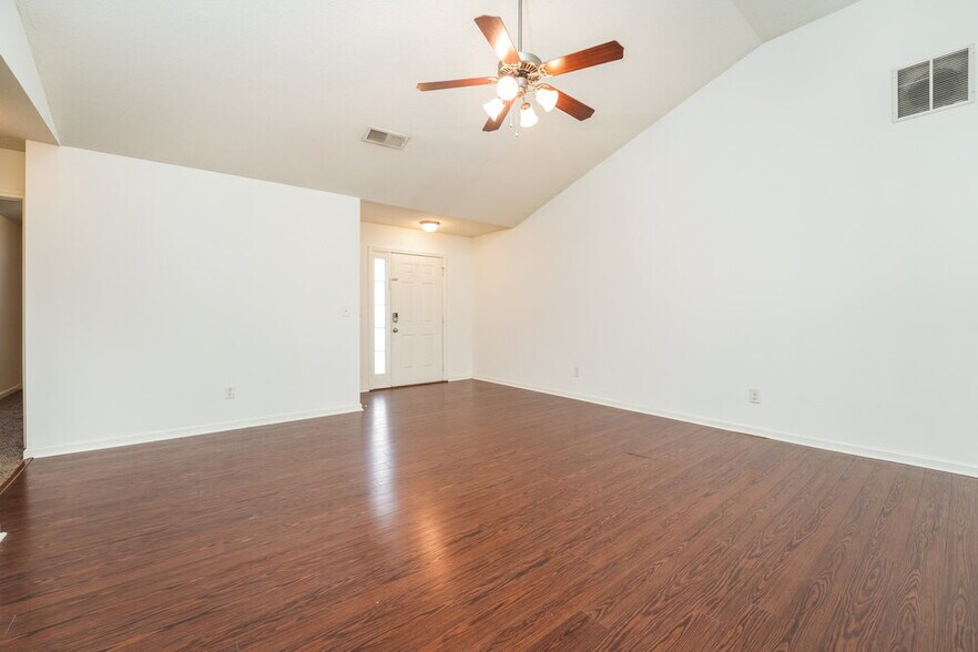 Building Photo - 3102 Delaware Loop