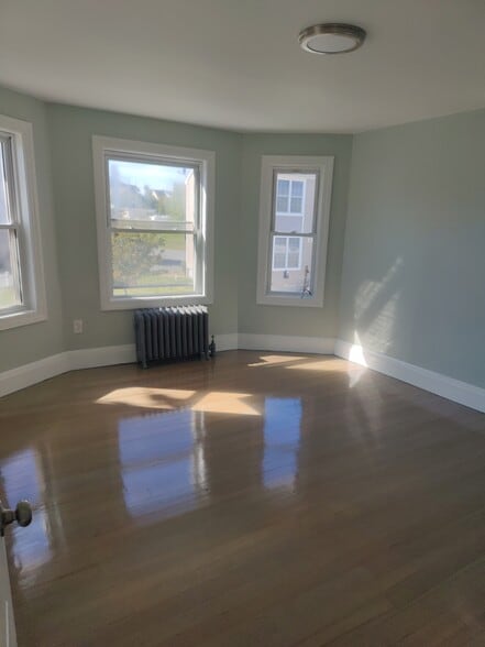 Building Photo - 156 S Bend St