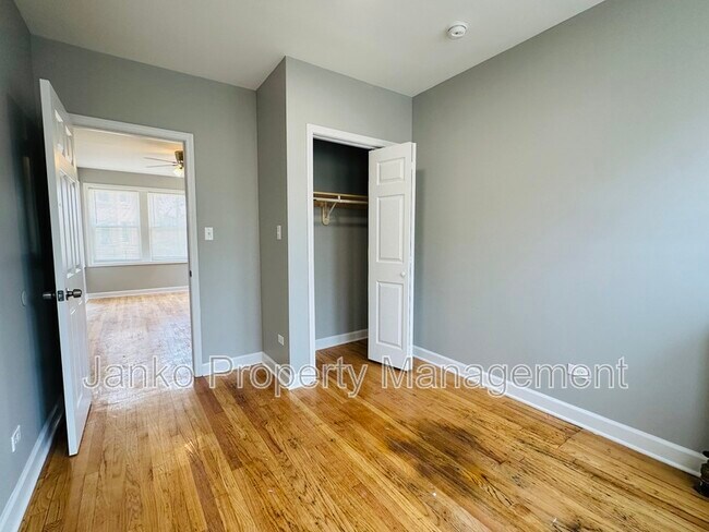 Building Photo - 644 N Mayfield Ave