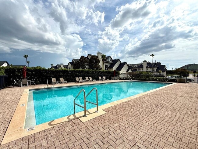 Building Photo - 17411 Promenade Dr
