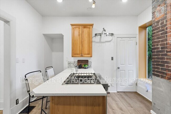 Building Photo - 2338 NW Hoyt St