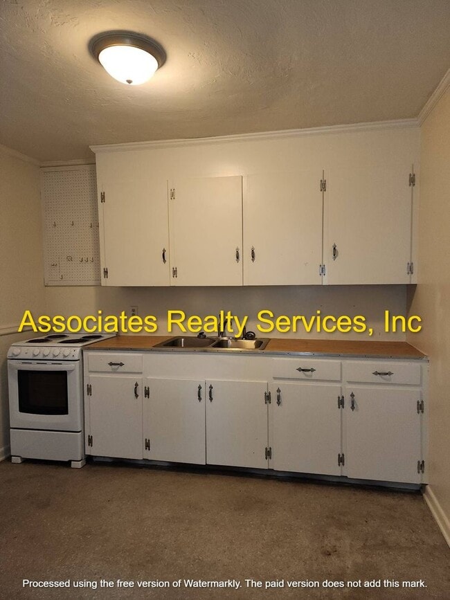 Building Photo - Hide Away in the City