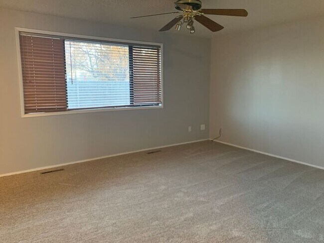 Building Photo - Lovely 3 Bedroom 1 Bath Ranch-Style House ...