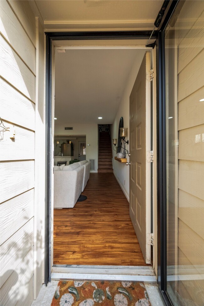 Building Photo - 1829 Augusta Dr