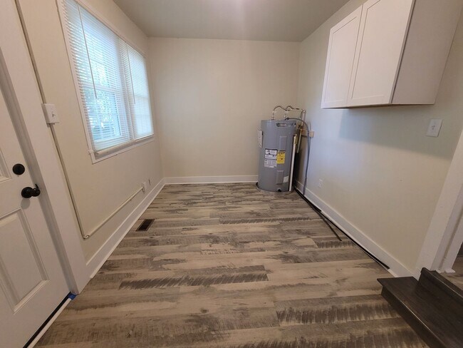 Building Photo - Newly renovated 4 bed 2 bath home in the heart of Downtown Wilmington .