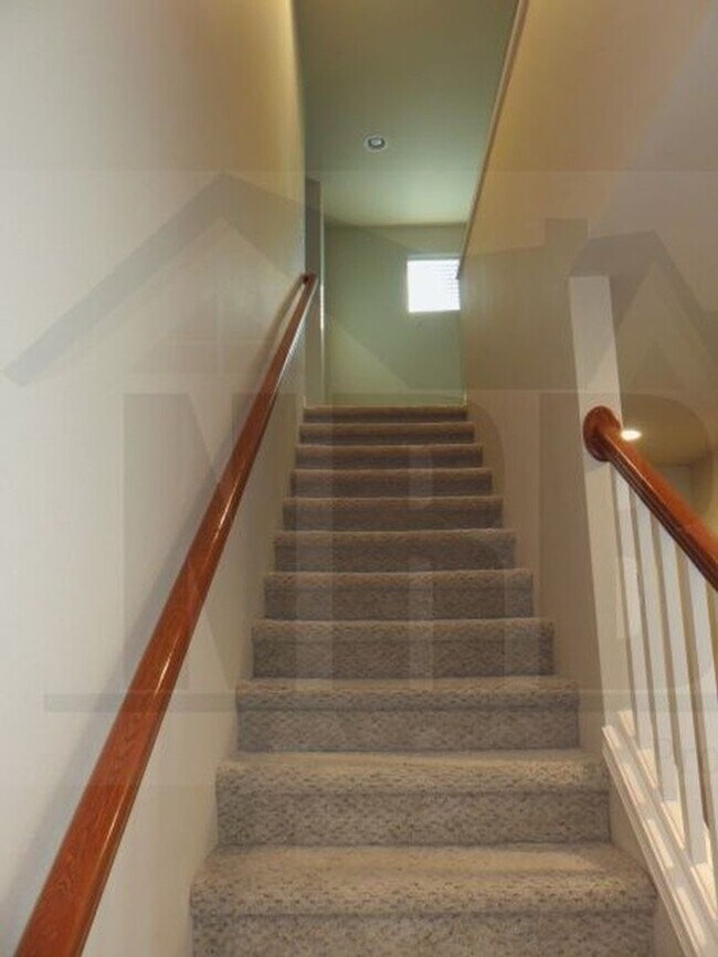 Building Photo - Gorgeous 4 Bedroom home located in Puyallup!