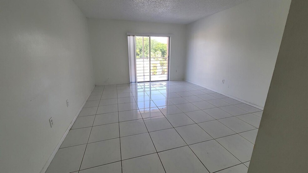 Building Photo - 4374 NW 9th Ave