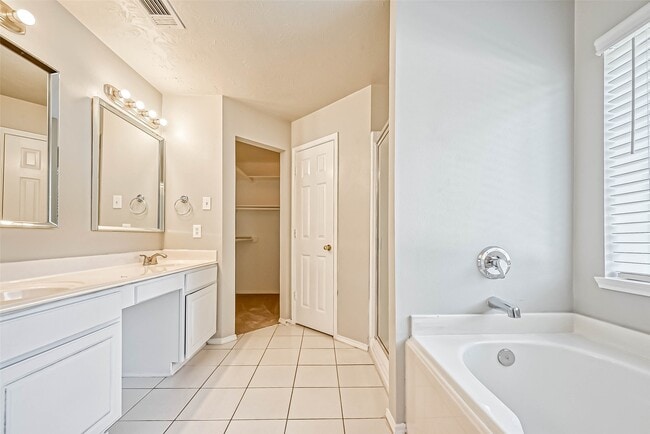 Building Photo - 758 Brushy Glen Dr