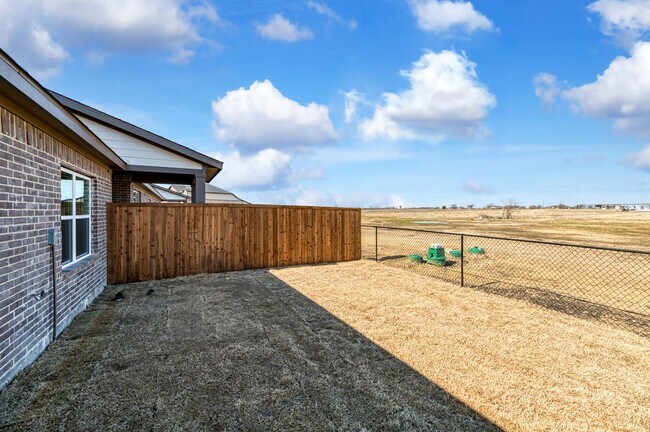 Building Photo - AVAILABLE NOW! CUL-DE-SAC TRIPLEX LOT LOCATED ON 1-ACRE IN MIDLOTHIAN, TX!